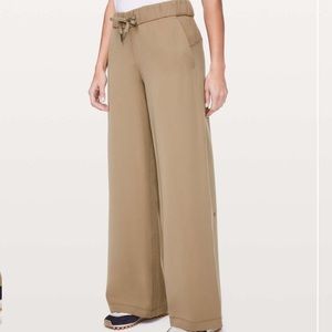 NWT On The Fly Pant *Wide Leg Woven (Frontier)